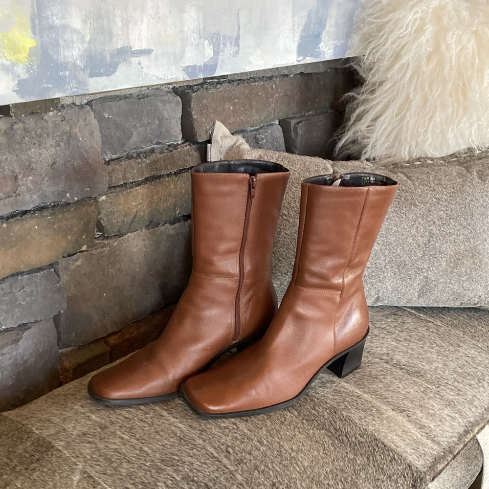 Vintage Caressa Brown Leather Square Toe Boots 2.25” Heel